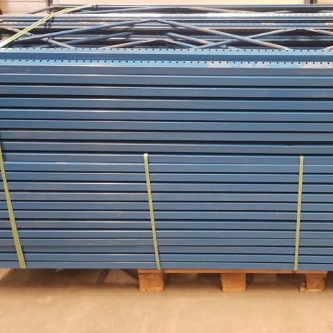 Wir übernehmen die Demontage von Regalsystemen und Lagerregalen inklusive Abtransport und Verladung – schnell und zuverlässig.